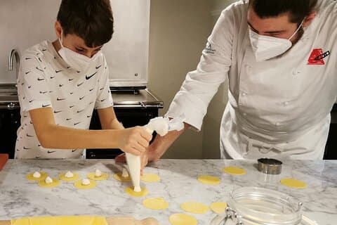 Curso de cocina de 2 horas de deliciosos postres para familias en Milán