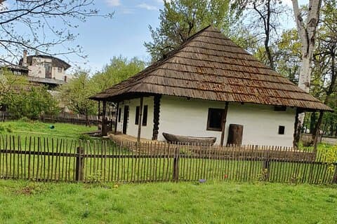 Private Tour: Dracula's Grave, Village Museum & Ceaușescu Mainson