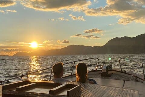 Crociera privata al tramonto intorno a Positano (Costiera Amalfitana)