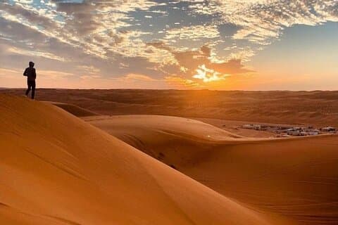 Safári no deserto, quadriciclo, surfe na areia e jantar com churrasco em Dubai