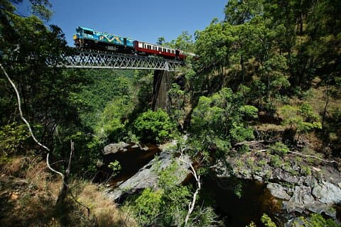 Kuranda Skyrail et Scenic Rail, y compris le musée de l'artillerie