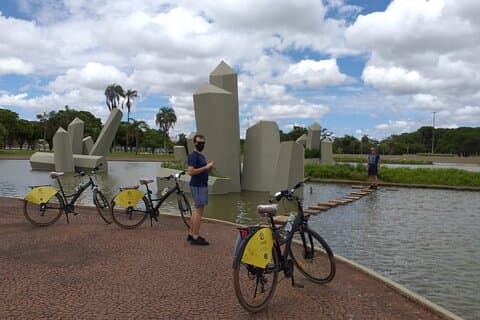JK Memorial Bike Tour og Crystal Square
