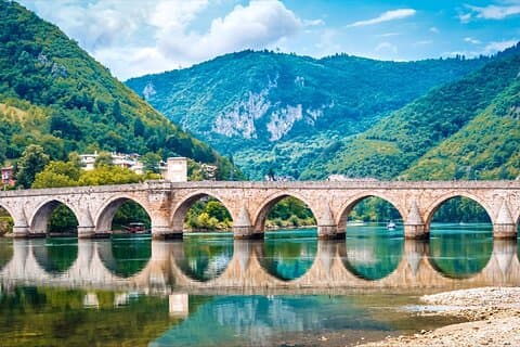 Sarajevo nach Belgrad: Transfer mit Ostbosnien Tour