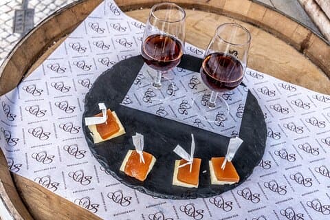 Privat Tuktuk-tur med portugisiska tapas och vin