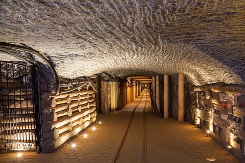Från Krakow: Wieliczka Salt Mine Full Live Guidad liten gruppturné