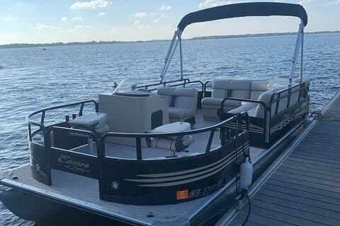 Aluguel de barco pontão Party Barge para 8 pessoas com combustível em Orlando