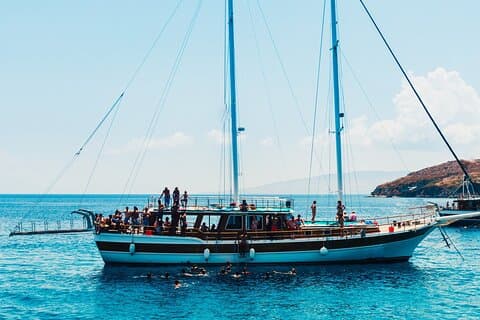Athènes : croisière d'une journée d'île en île avec déjeuner et baignade