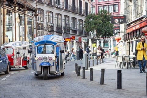 Privétour door de historische bezienswaardigheden van Madrid per elektrische Tuk-Tuk