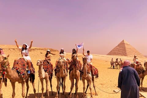 Excursion privée d'une demi-journée dans les pyramides de Gizeh avec un chamelier et un égyptologue qualifié