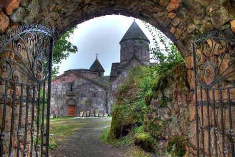 Gruppentour: Dilijan, Parzersee, Kloster Makaravank, Weingut
