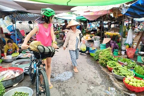 To dage off the Beaten Path Mekong med cykel og båd.