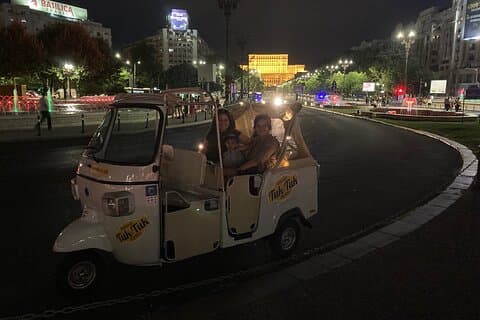 Tuk Tuk Bukarest privat tur - unik oplevelse.