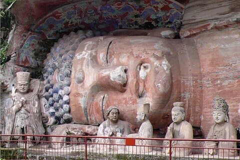 Visite d'une journée des sculptures rupestres de Dazu à Chongqing, en Chine