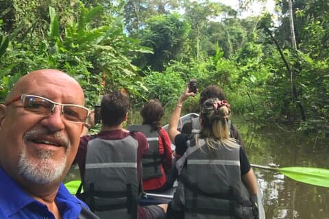 Excursion en canoë à travers le Parque N. Tortuguero en français, anglais, espagnol, néerlandais