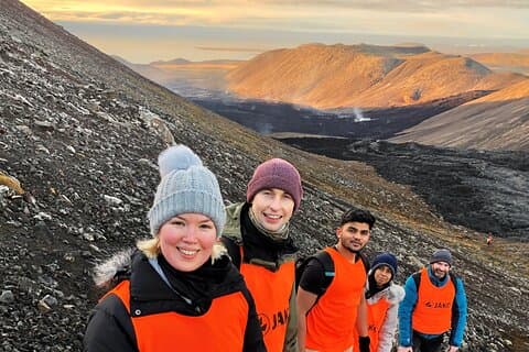 Caminata por el lugar de la erupción volcánica desde Reikiavik