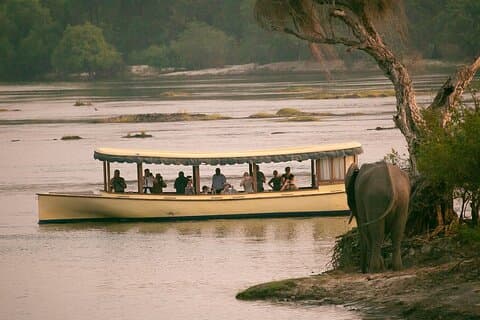 Crucero de lujo Ra-Ikane al atardecer Cataratas Victoria