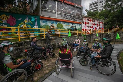 メデジン:マット電動三輪車でダウンタウンを巡るツアー