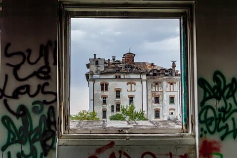 Bucharest Urbex Tour - Unique view into the capital's past