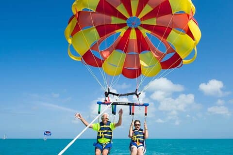 Passeio de parapente em Al Mouj Muscat