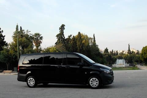 Transfert privé de l'aéroport d'Athènes et d'Athènes à Costa Navarino