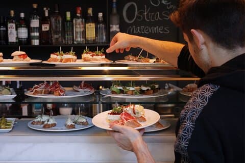 Tapas som en lokal privat tur i Barcelona