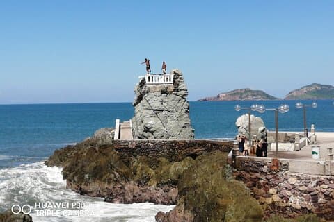 City Tour with Beach Hotel Day Pass Included