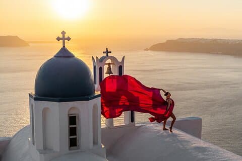 Flying Dress Fotoshooting in Santorini von Flying Dress Photo ©