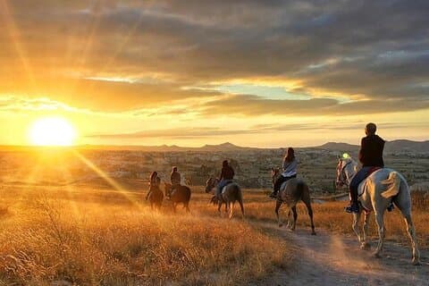 Passeio a cavalo ao pôr do sol na Capadócia