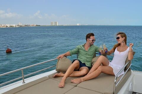 Catamarano Isla Mujeres Platino + Open Bar e Beach Club