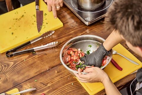 Corso di cucina greca a Santorini con ricette e vino