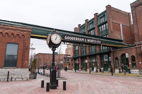 Toronto Distillery District: Whisky Exploration Game and Tour
