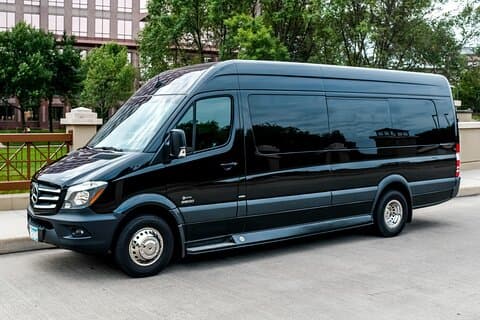 Traslado privado de ida e volta do aeroporto de Las Vegas para Las Vegas de limusine MB Sprinter