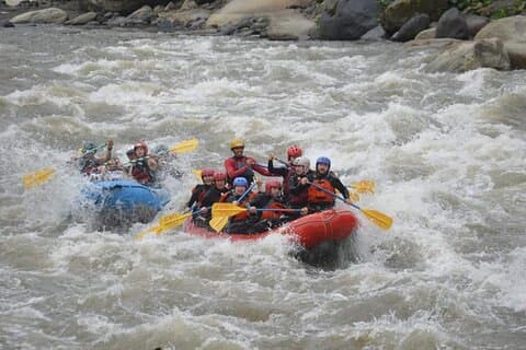 Rafting på Alto Pastaza-floden (Niveau III + IV Det bedste i Baños)