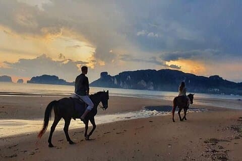 Ridning i solnedgång och BBQ-middagstur på Ao Nam Mao Beach Krabi