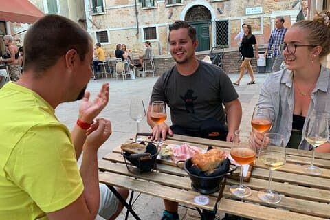 Een Venetiaanse avond : Wijnproeverij en Cicchetti met een lokale Gids