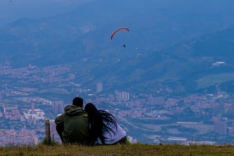 Customized Paragliding over Medellín
