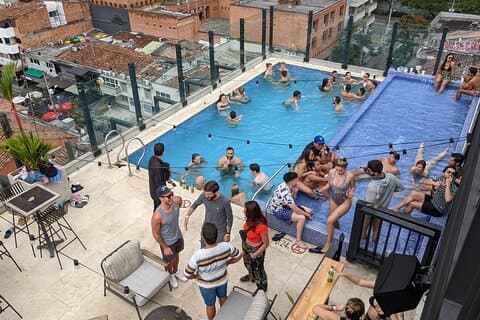 Våt søndagsbrunch i Medellín