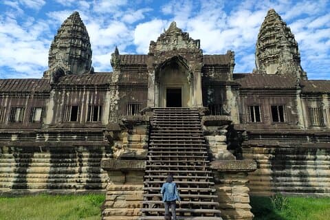 Rejs til det historiske land i Angkor med lufthavnstransport tur-retur