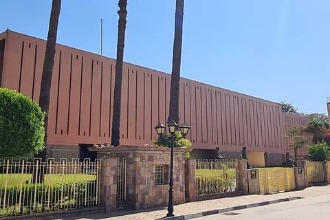半日ツアールクソールとミイラ化博物館を訪問