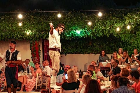 Kretische Nacht: Abendessen & Live-Show im Pano Karouzanos Village