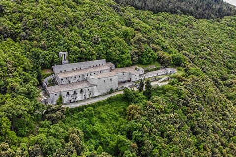 パレルモ発ガイド付きツアー：シカン山脈の知られざるシチリア島
