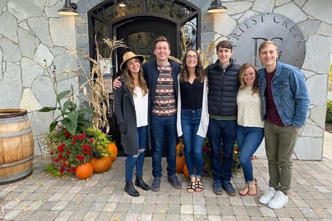 Ganztägige Weintour mit Mittagessen in East Kelowna, inkl. Verkostungen und Guide. Toll!