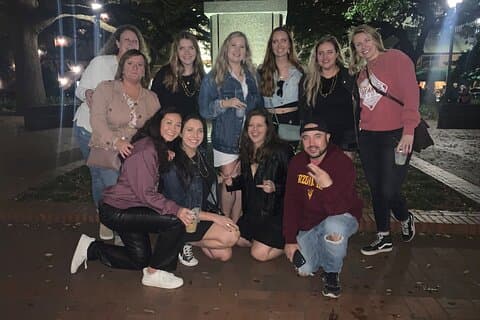 Spirituosen mit Spirituosen Happy Hour Walking Bar Pub Crawl
