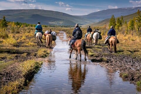 Horseback riding in Eight lake