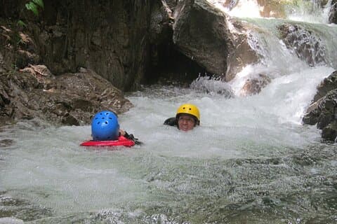 Canyoning (Cashaurco Le meilleur saut technique de canyoning, Pozas)