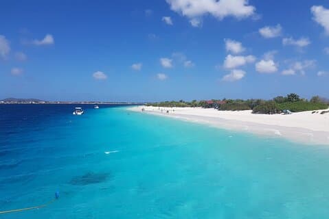 Yacht tour with local guide & snorkeling activities