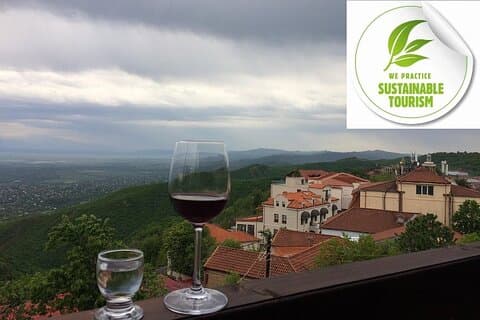 Gita giornaliera privata di 3 aziende vinicole biologiche nella provincia del vino con pranzo e degustazioni