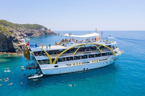 Excursión en barco de día completo desde Belek con almuerzo y fiesta de la espuma