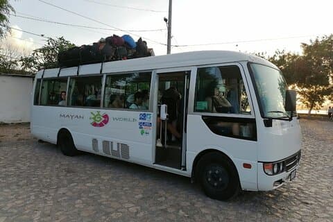 Transfer per bus van Flores, Guatemala naar Belize City