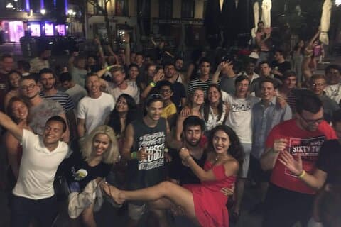 La mejor experiencia de visita guiada a pie Pubcrawl en Madrid